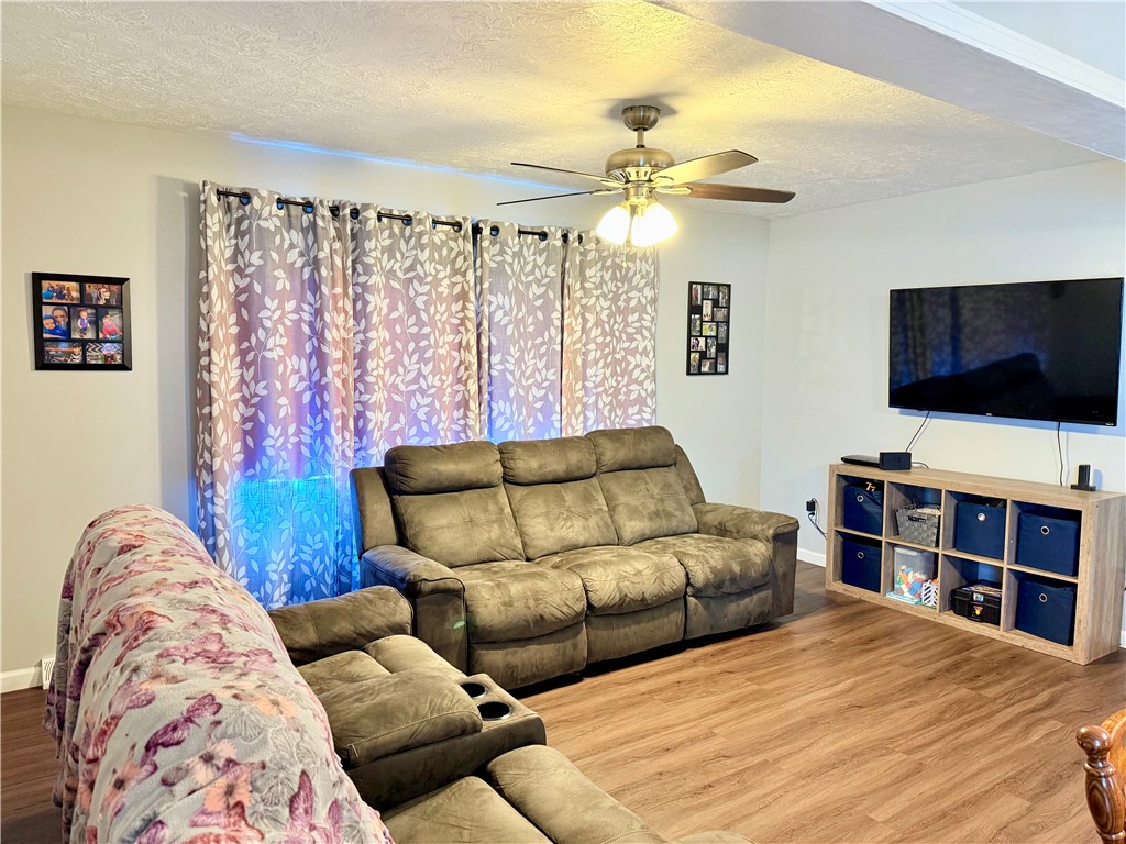 Parker, Pennsylvania 16049, United States, 3 Bedrooms Bedrooms, ,2 BathroomsBathrooms,Residential,Contingent,116565