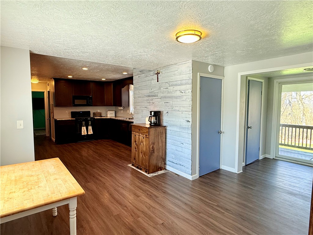 Parker, Pennsylvania 16049, United States, 3 Bedrooms Bedrooms, ,2 BathroomsBathrooms,Residential,Contingent,116565