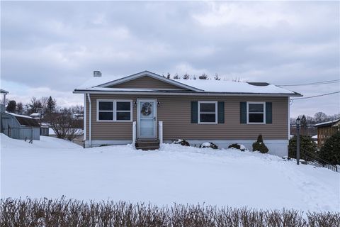 Photo of 9649 Laurel Ave, Irwin, PA 15642 (MLS # 1739133)