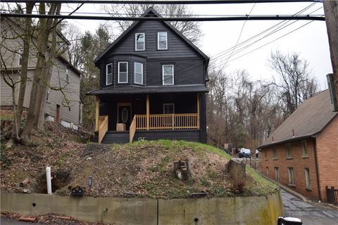 Photo of 910 Main St, Aliquippa, PA 15001 (MLS # 1746955)