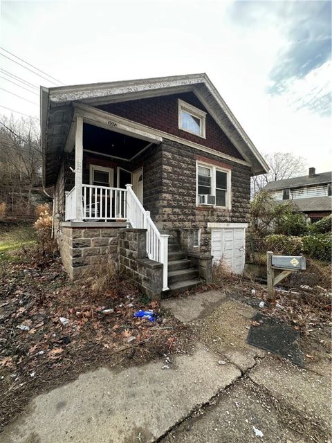 Photo of 3072 Auberle St, Mckeesport, PA 15132 (MLS # 1737453)