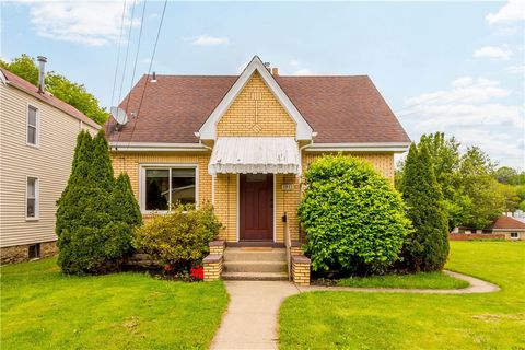 Photo of 1811 Walnut St, Carnegie, PA 15106 (MLS # 1752391)