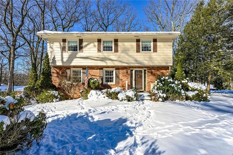 Photo of 1127 Mckenna Way, Greensburg, PA 15601 (MLS # 1733770)