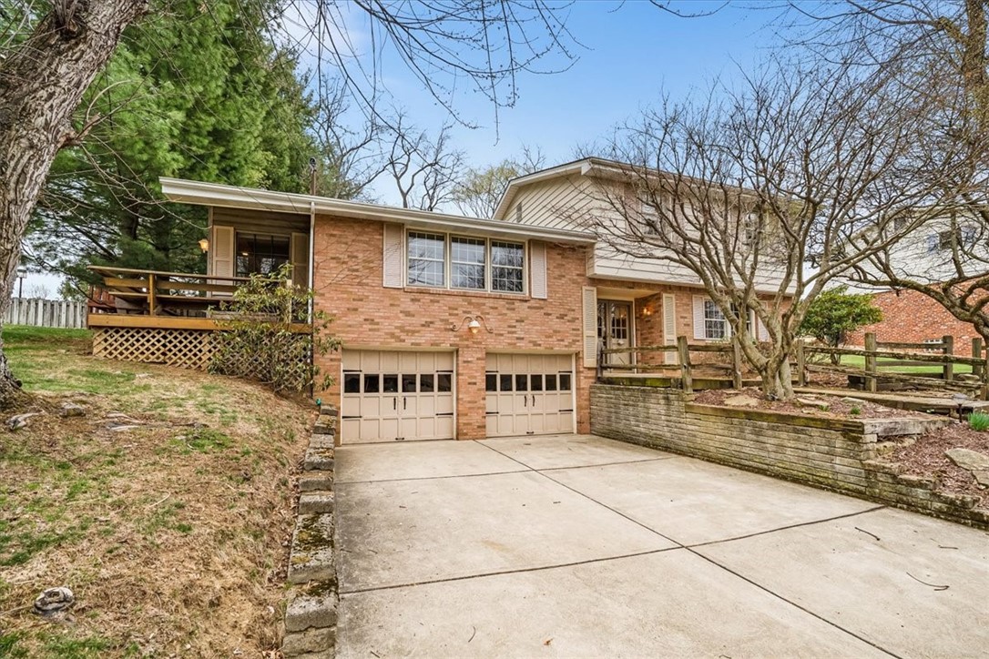 2205 Maureen Drive Dr, South Park, Pennsylvania image 2