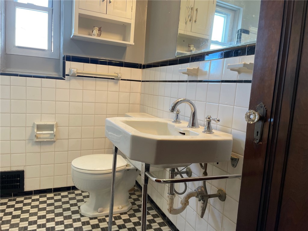 N Versailles, Pennsylvania 15137, United States, 2 Bedrooms Bedrooms, ,1 BathroomBathrooms,Residential,Active,16341