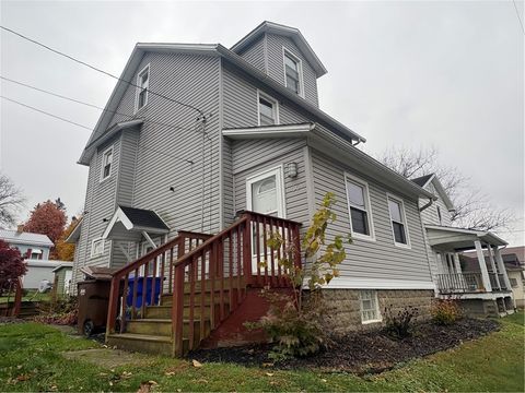 Photo of 36 Leet Ave, Greenville, PA 16125 (MLS # 1735118)