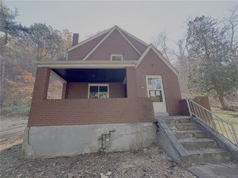 Photo of 4739 Allegheny River Blvd, Verona, PA 15147 (MLS # 1737941)