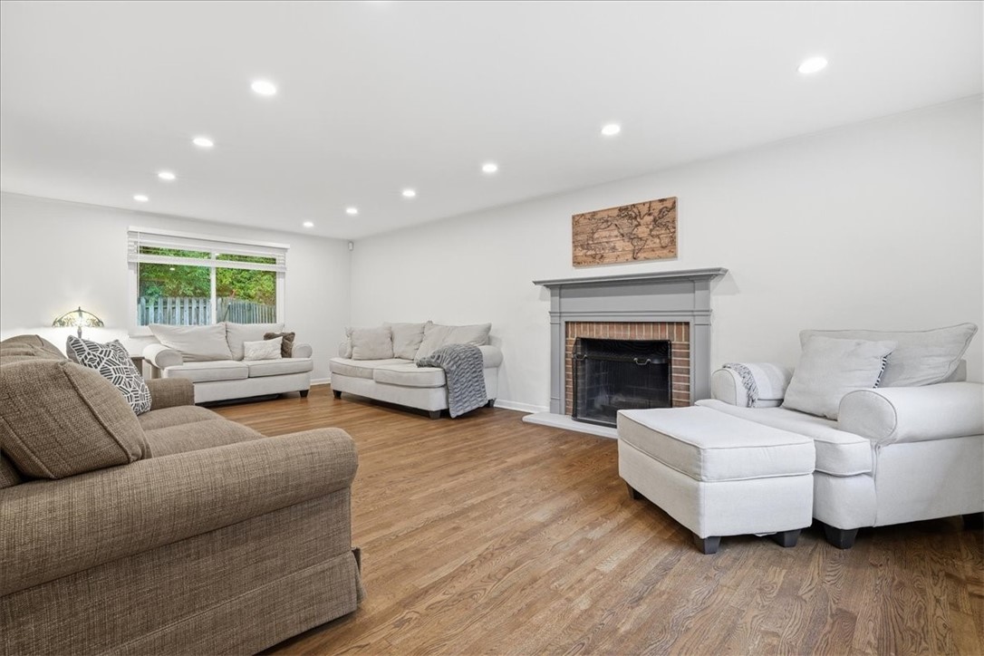 356 Sharon Dr