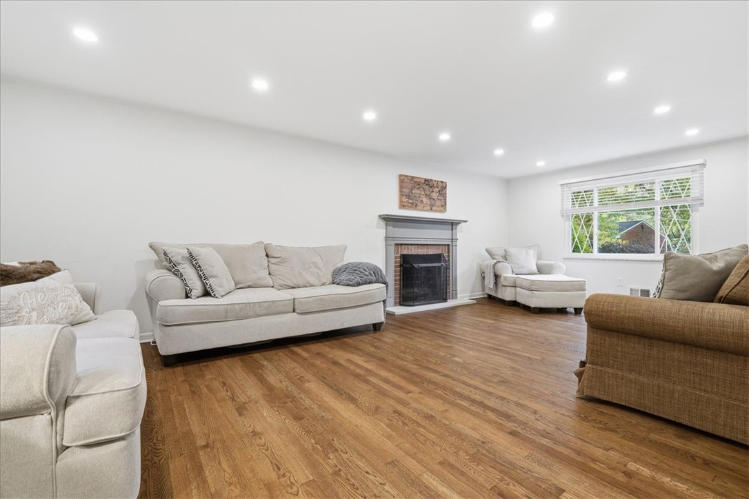 Forest Hills Boro, Pennsylvania 15221, United States, 4 Bedrooms Bedrooms, ,3 BathroomsBathrooms,Residential,Active,232924