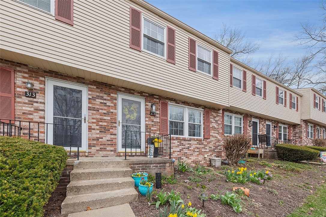 315 Laporte Ct