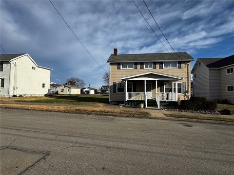 Photo of 51 E Wine St, Uniontown, PA 15401 (MLS # 1737166)