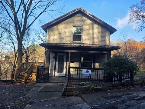 Photo of 655 9th St, Freedom, PA 15042 (MLS # 1731498)