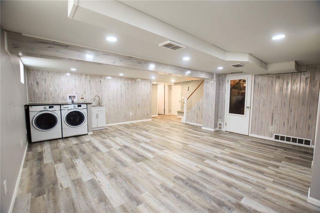 Shaler, Pennsylvania 15116, United States, 3 Bedrooms Bedrooms, ,3 BathroomsBathrooms,Residential,Contingent,38371