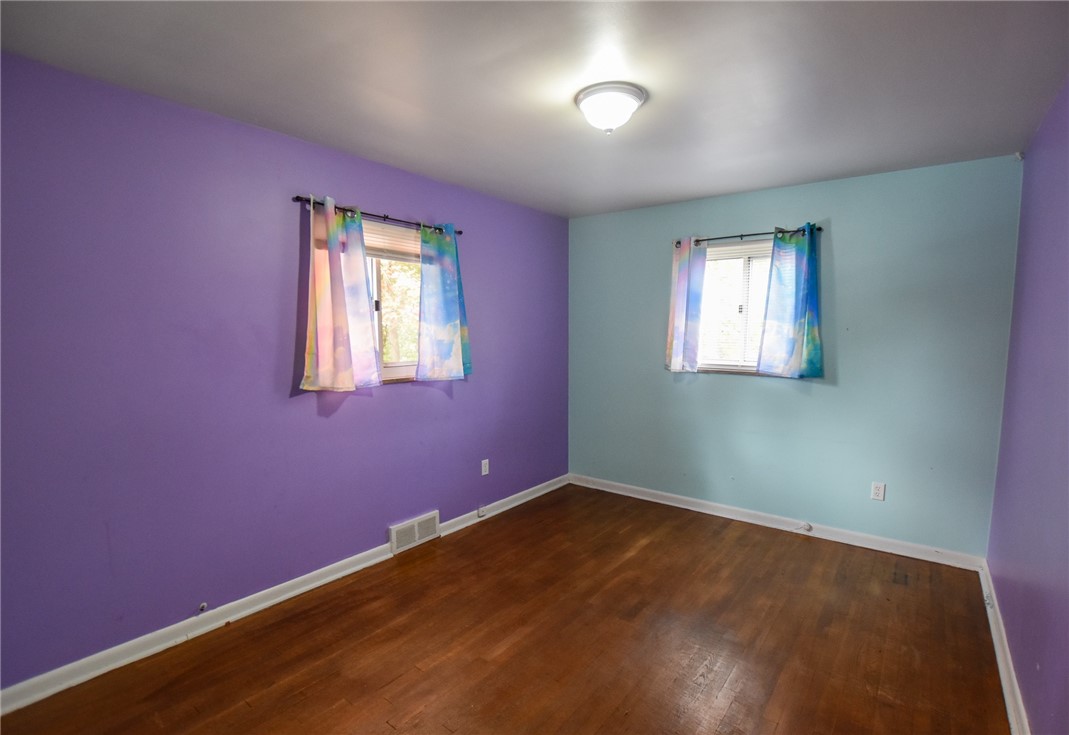 Shaler, Pennsylvania 15116, United States, 3 Bedrooms Bedrooms, ,3 BathroomsBathrooms,Residential,Contingent,38371