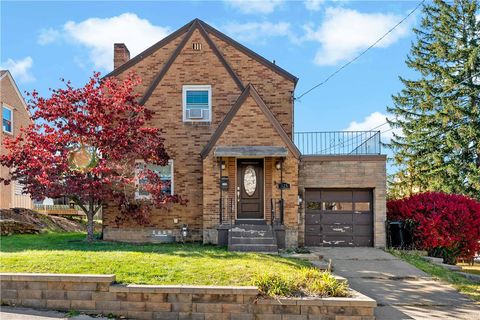 Photo of 425 Macarthur St, Mc Kees Rocks, PA 15136 (MLS # 1729689)