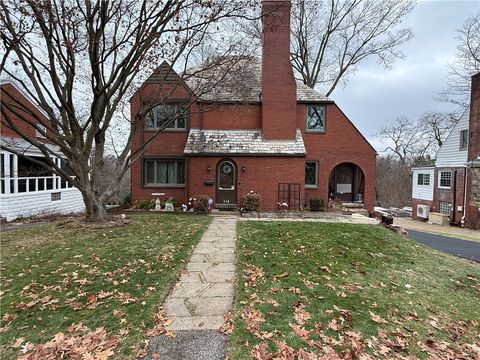 Photo of 708 Jefferson Dr, Pittsburgh, PA 15229 (MLS # 1736292)