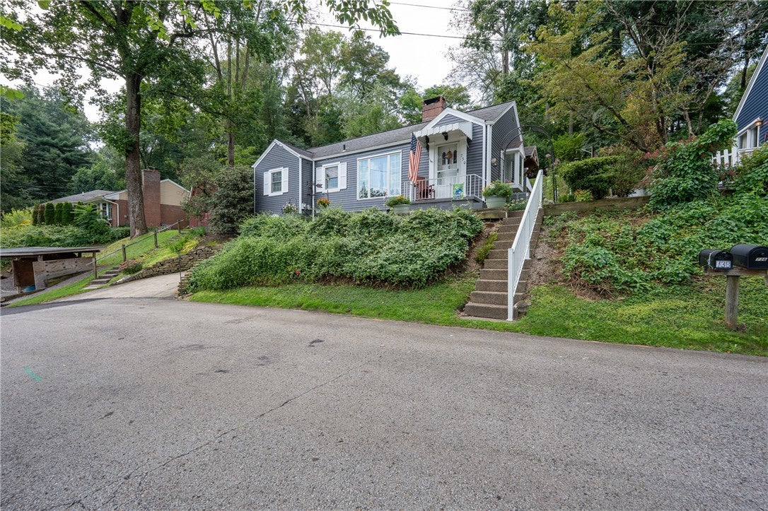 730 Eastview Ave