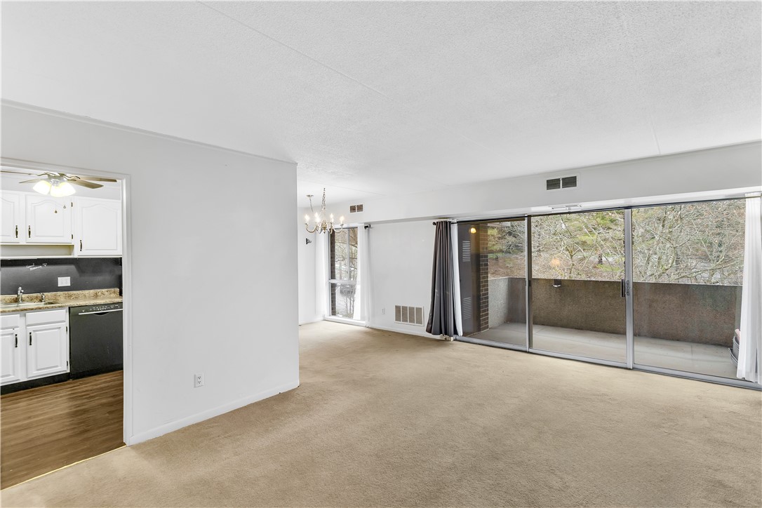 2401 Charlemagne Cir