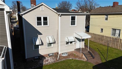 Photo of 420 Jefferson St, Rochester, PA 15074 (MLS # 1733612)