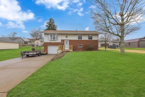 Photo of 161 Maple Dr, Beaver, PA 15009 (MLS # 1740776)