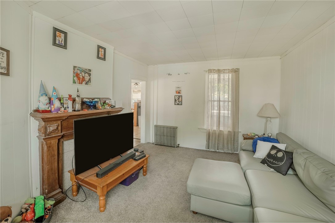 158 Gross Ave