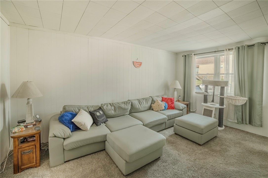 158 Gross Ave