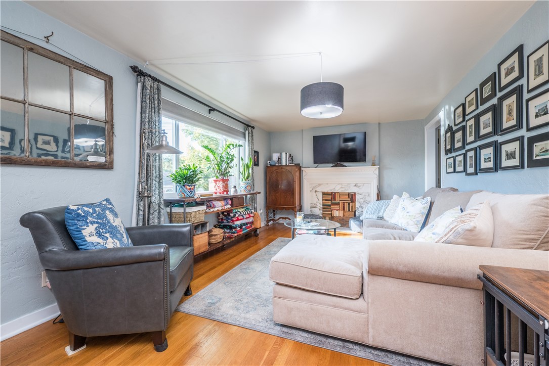 Beechview, Pennsylvania 15216, United States, 3 Bedrooms Bedrooms, ,3 BathroomsBathrooms,Residential,Contingent,230539