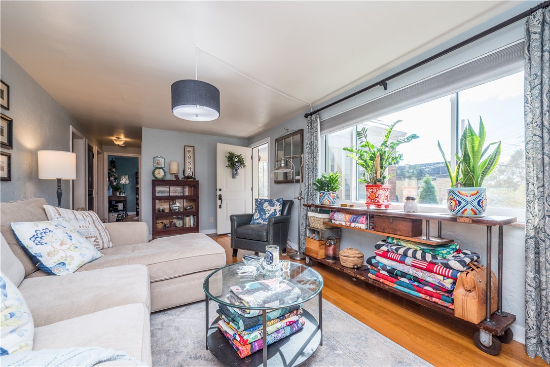 Beechview, Pennsylvania 15216, United States, 3 Bedrooms Bedrooms, ,3 BathroomsBathrooms,Residential,Contingent,230539