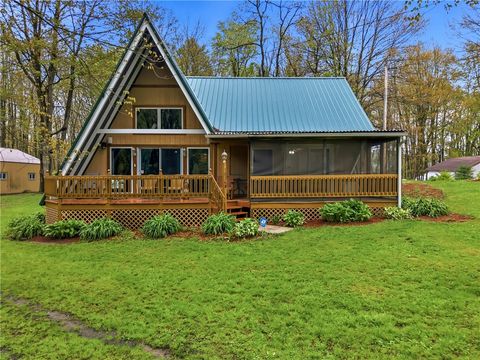 Photo of 10168 Conneaut Dr, Conneaut Lake, PA 16316 (MLS # 1751845)