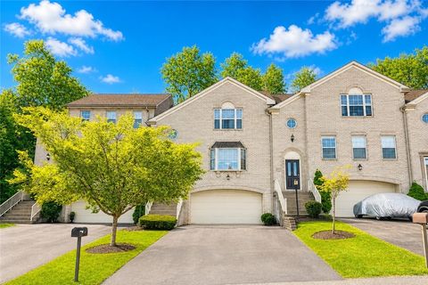Photo of 511 Parkview Dr, Pittsburgh, PA 15236 (MLS # 1751747)