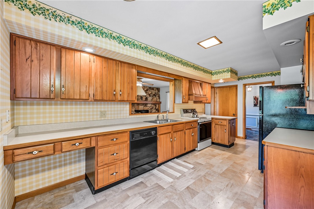 Sharpsville, Pennsylvania 16150, United States, 3 Bedrooms Bedrooms, ,3 BathroomsBathrooms,Residential,Active,223570