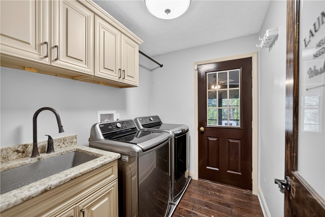 McCandless, Pennsylvania 15090, United States, 4 Bedrooms Bedrooms, ,3 BathroomsBathrooms,Residential,Contingent,216147