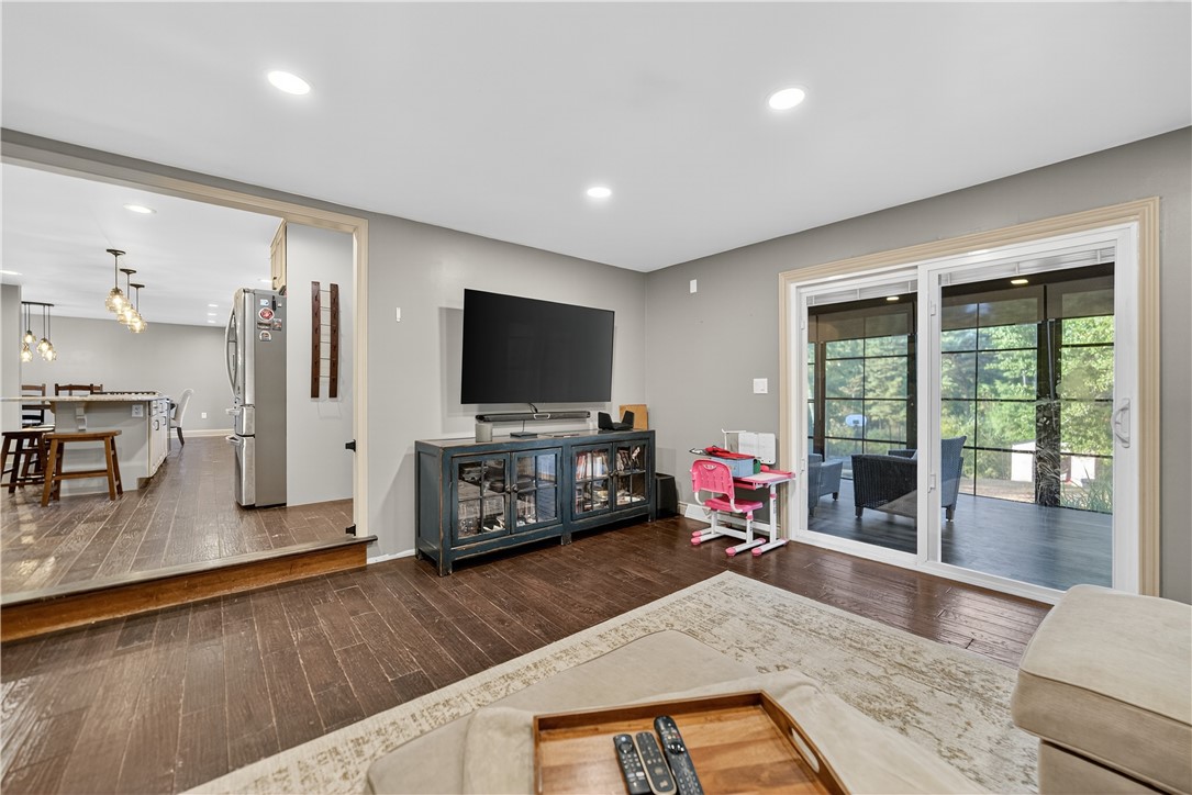 McCandless, Pennsylvania 15090, United States, 4 Bedrooms Bedrooms, ,3 BathroomsBathrooms,Residential,Contingent,216147