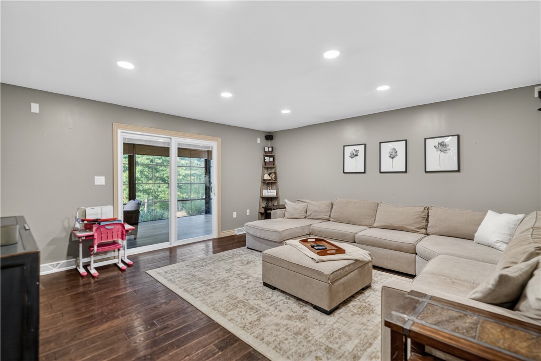 McCandless, Pennsylvania 15090, United States, 4 Bedrooms Bedrooms, ,3 BathroomsBathrooms,Residential,Contingent,216147