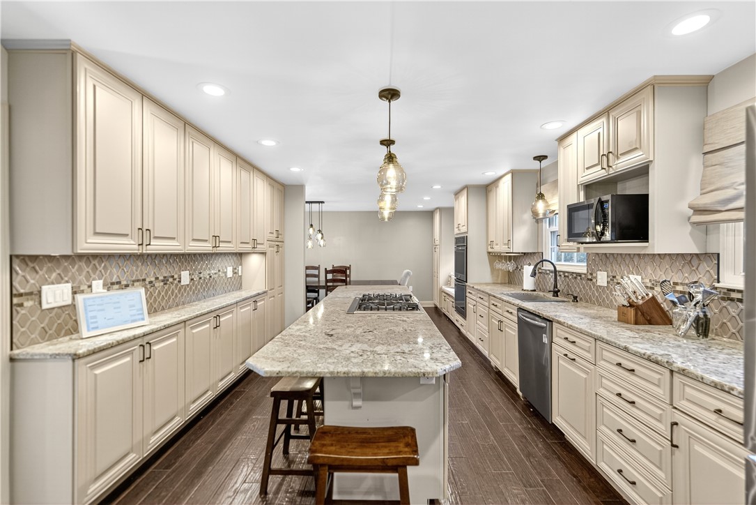 McCandless, Pennsylvania 15090, United States, 4 Bedrooms Bedrooms, ,3 BathroomsBathrooms,Residential,Contingent,216147