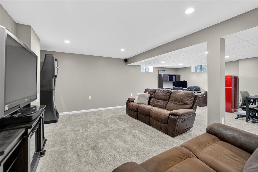 McCandless, Pennsylvania 15090, United States, 4 Bedrooms Bedrooms, ,3 BathroomsBathrooms,Residential,Contingent,216147