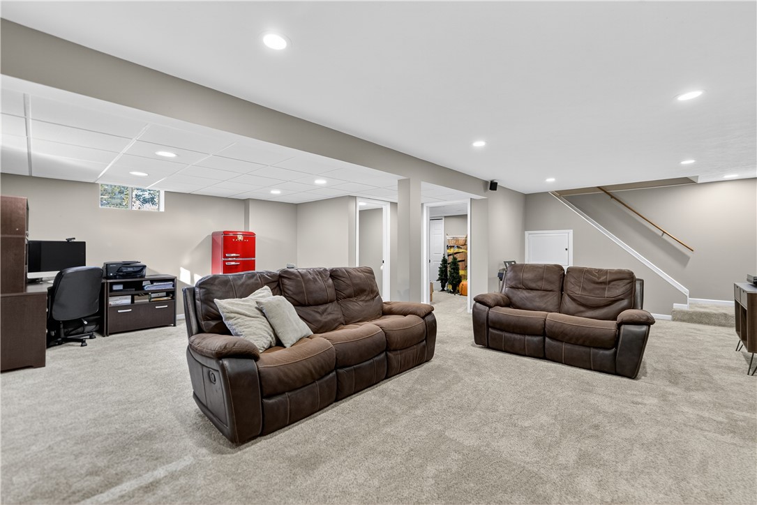 McCandless, Pennsylvania 15090, United States, 4 Bedrooms Bedrooms, ,3 BathroomsBathrooms,Residential,Contingent,216147