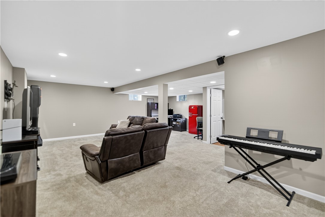 McCandless, Pennsylvania 15090, United States, 4 Bedrooms Bedrooms, ,3 BathroomsBathrooms,Residential,Contingent,216147