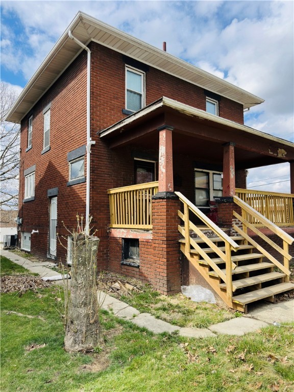 632 Spruce Ave Ave, Sharon, Pennsylvania image 1