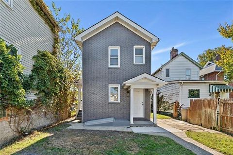 Photo of 233 E 19th Ave, Homestead, PA 15120 (MLS # 1732225)