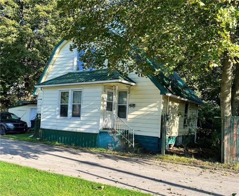 Photo of 38 Franklin St, Greenville, PA 16125 (MLS # 1724194)