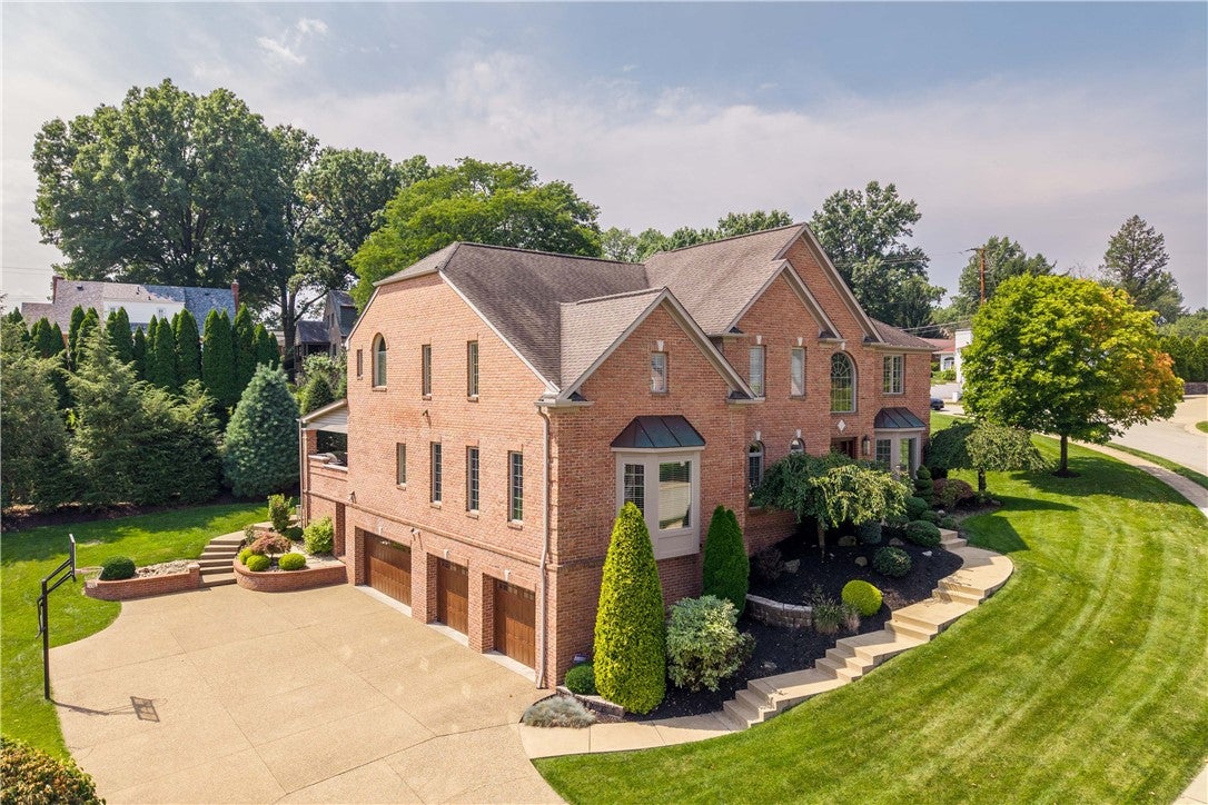 699 Country Club Drive