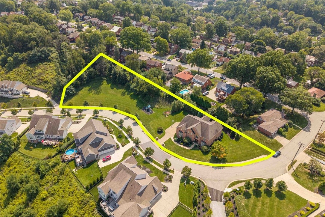 699 Country Club Drive