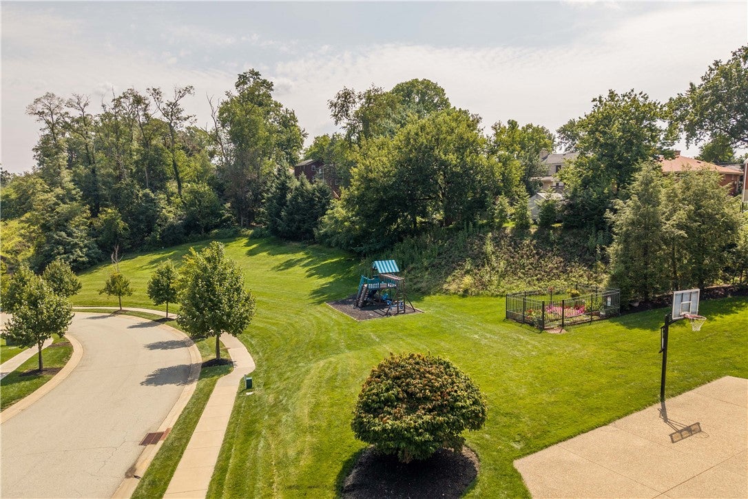 699 Country Club Drive