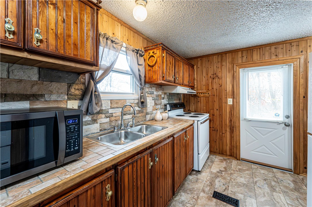 Penn Twp, Pennsylvania 15665, United States, 3 Bedrooms Bedrooms, ,2 BathroomsBathrooms,Residential,Active,243379