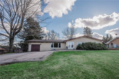 Photo of 2509 Oakland Ave, Indiana, PA 15701 (MLS # 1735428)