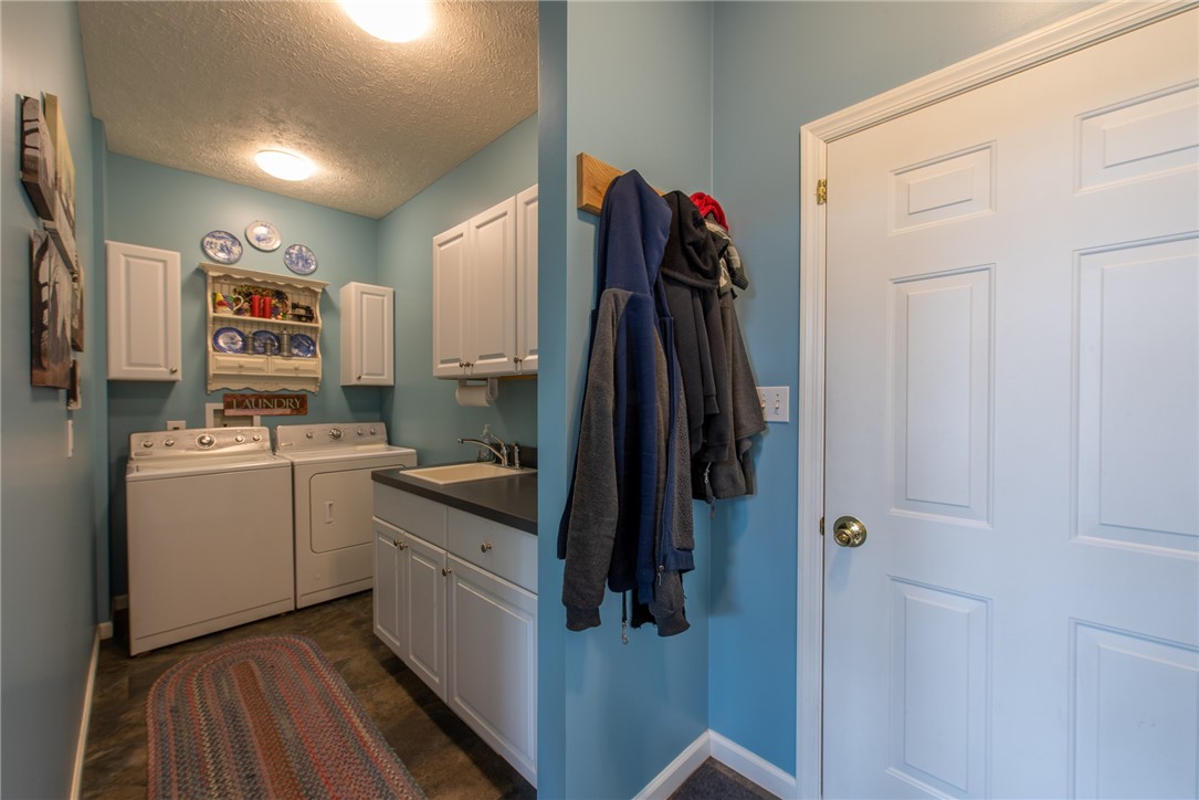 W Leechburg, Pennsylvania 15656, United States, 4 Bedrooms Bedrooms, ,3 BathroomsBathrooms,Residential,Pending,110538