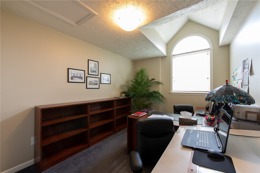 W Leechburg, Pennsylvania 15656, United States, 4 Bedrooms Bedrooms, ,3 BathroomsBathrooms,Residential,Pending,110538