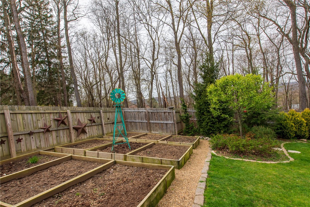 W Leechburg, Pennsylvania 15656, United States, 4 Bedrooms Bedrooms, ,3 BathroomsBathrooms,Residential,Pending,110538