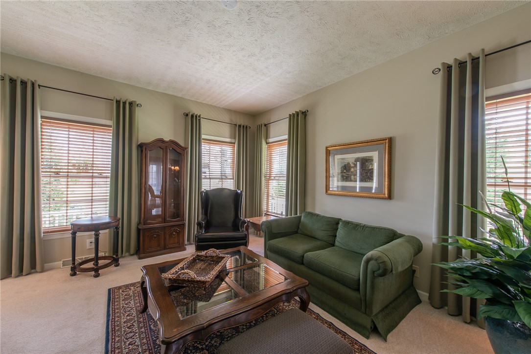 W Leechburg, Pennsylvania 15656, United States, 4 Bedrooms Bedrooms, ,3 BathroomsBathrooms,Residential,Pending,110538